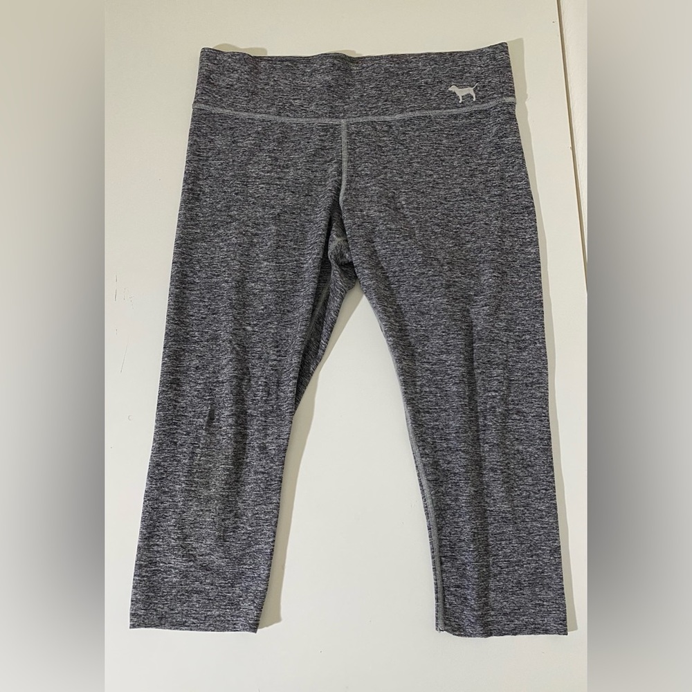 PINK Victoria’s Secret capris, sz Medium
